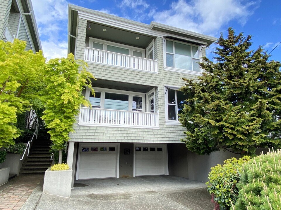 224 5th Ave in Kirkland, WA - Building Photo