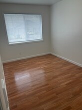 591 W Sherman St, Unit 7 in Lebanon, OR - Foto de edificio - Building Photo