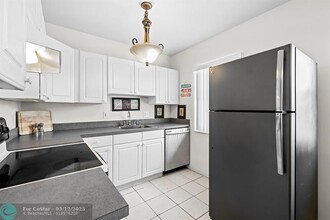 2616 NE 30th Pl in Fort Lauderdale, FL - Foto de edificio - Building Photo