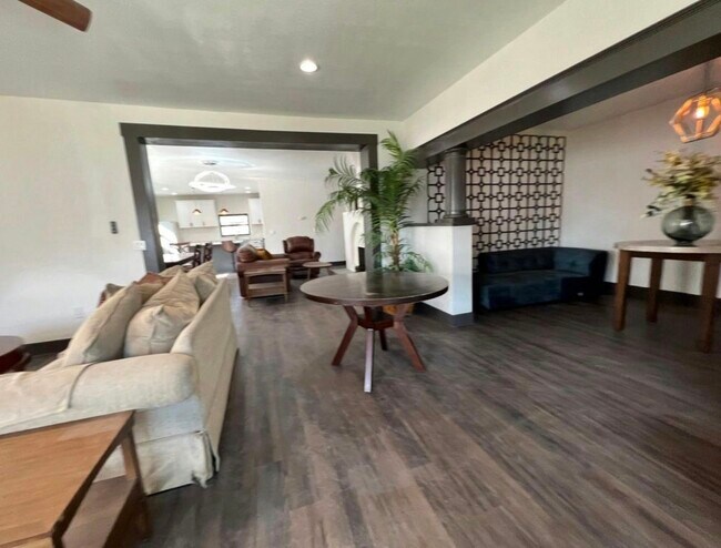 345 N Van Ness Ave in Fresno, CA - Building Photo - Building Photo