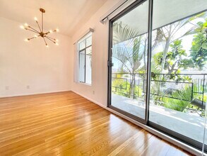 11953 Rochester Ave in Los Angeles, CA - Building Photo - Building Photo