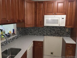 3396 Foxcroft Rd, Unit 308 in Miramar, FL - Building Photo - Building Photo