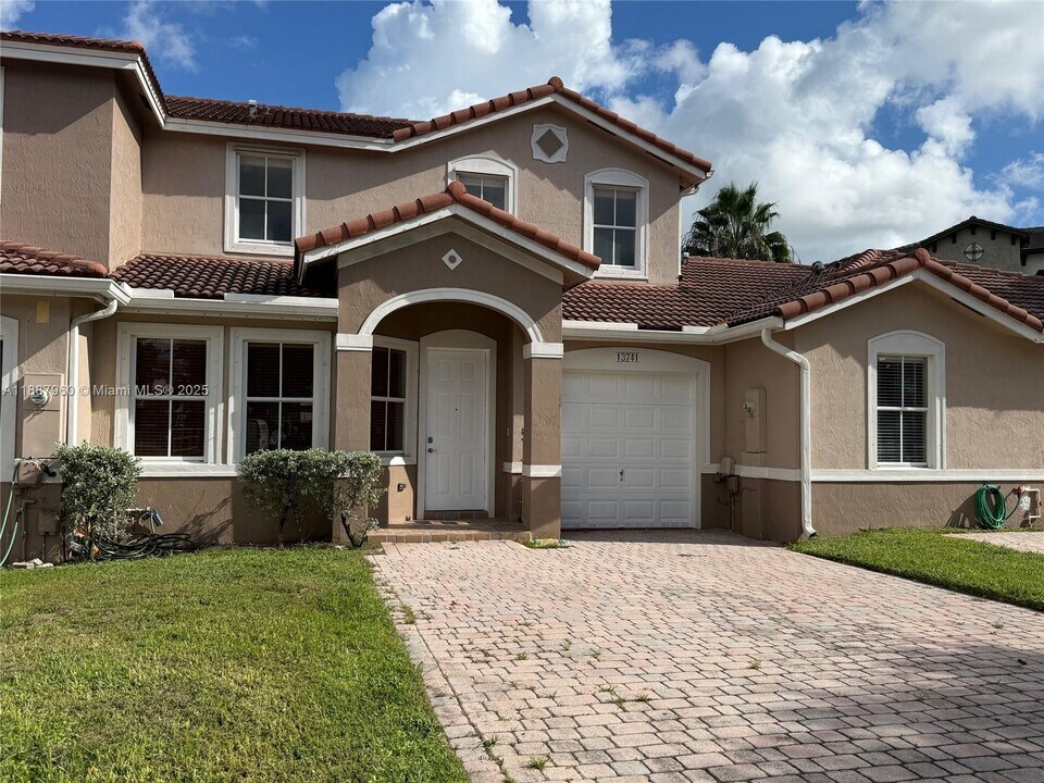 13741 SW 274th Terrace in Homestead, FL - Building Photo