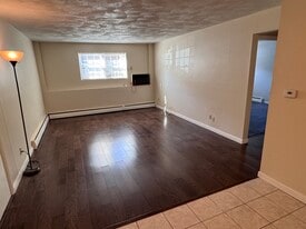 25 Arlington Rd, Unit Apt 1-1 in Woburn, MA - Building Photo