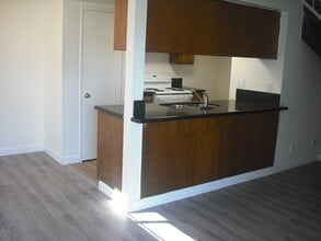 766 W Hemlock St in Port Hueneme, CA - Building Photo - Building Photo