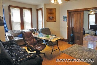 159 Brown St, Unit 1 in Waltham, MA - Building Photo - Building Photo