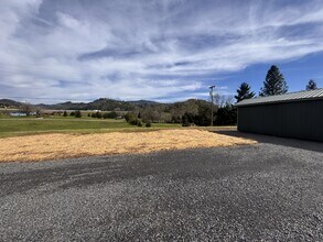 6452 NE Dole Rd in Myrtle Creek, OR - Building Photo - Building Photo