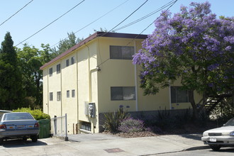 3234 Maple Ave in Oakland, CA - Building Photo - Building Photo