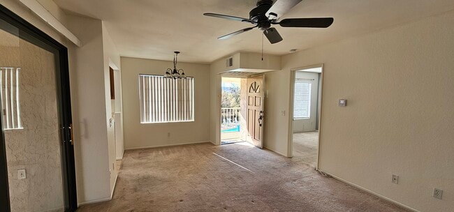 13020 Wimberly Sq, Unit 16 in San Diego, CA - Foto de edificio - Building Photo