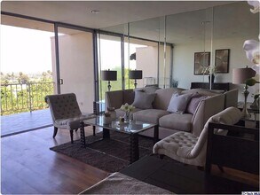 4579 Don Ricardo Dr in Los Angeles, CA - Building Photo - Building Photo