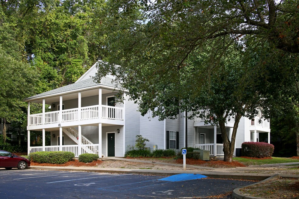 Parkway Square Apartments and Nearby Tallahassee Apartments For Rent