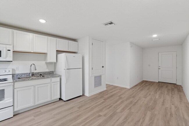 1115 Ave F in Fort Pierce, FL - Foto de edificio - Building Photo