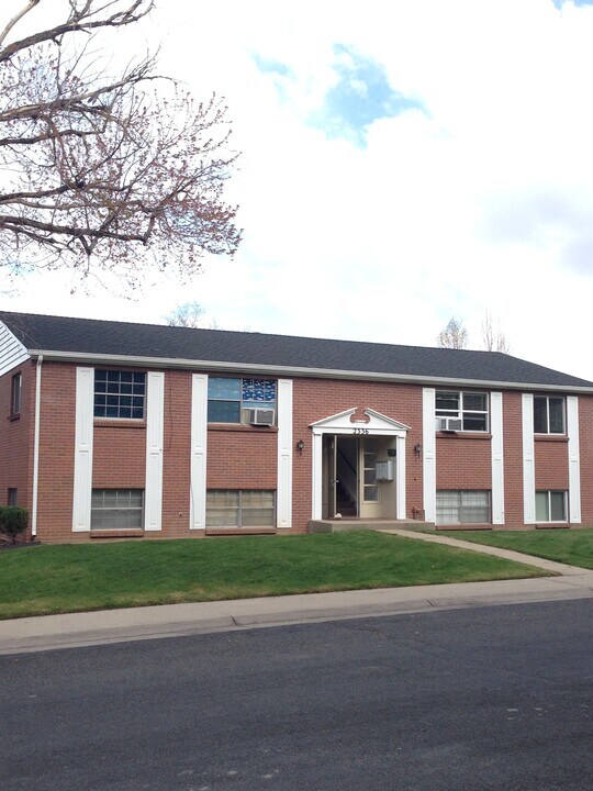 2336 S Linden Ct in Denver, CO - Building Photo