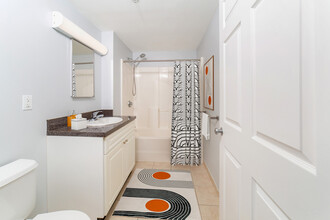 1 Nassau St, Unit 516 in Boston, MA - Foto de edificio - Building Photo