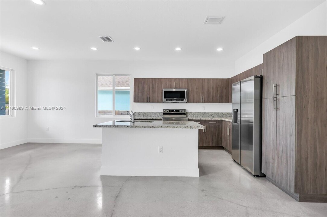 616 NW 15th Ave in Fort Lauderdale, FL - Building Photo