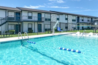 Sagewood Villas in Lufkin, TX - Foto de edificio - Building Photo