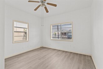 1521 Avenue O in Galveston, TX - Foto de edificio - Building Photo