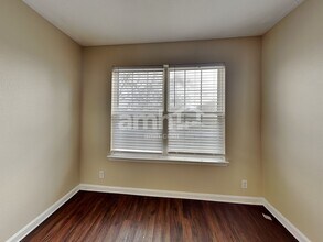 913 Tom Hailey Blvd in La Vergne, TN - Building Photo - Building Photo