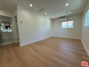 19055 Gledhill St in Los Angeles, CA - Building Photo - Building Photo