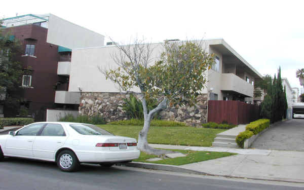 11841 Mayfield Ave in Los Angeles, CA - Foto de edificio