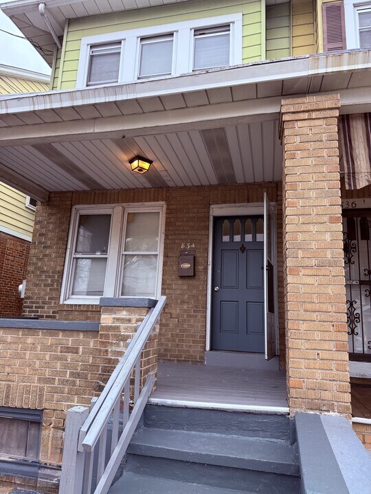 834 Chambers St in Trenton, NJ - Building Photo