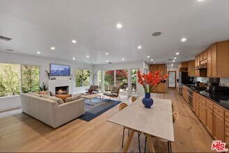 3520 Mandeville Canyon Rd in Los Angeles, CA - Building Photo - Building Photo