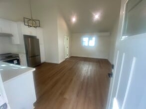 1075 E Howard St in Pasadena, CA - Building Photo - Building Photo