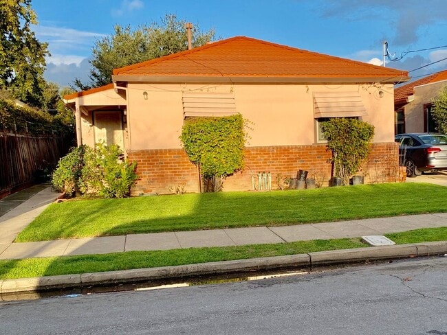 property at 630 N 16th St