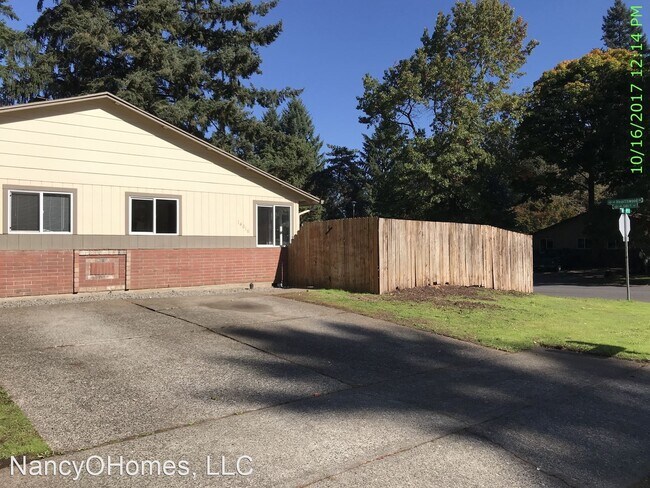 14014 NE 9th St in Vancouver, WA - Building Photo - Building Photo