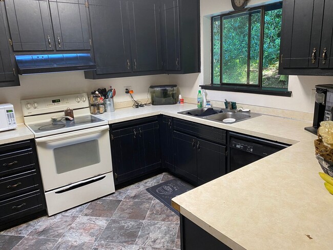 21321 Marine Dr in Stanwood, WA - Building Photo - Building Photo