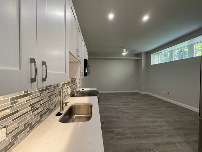 415 Washington St, Unit B in Brookline, MA - Building Photo - Building Photo