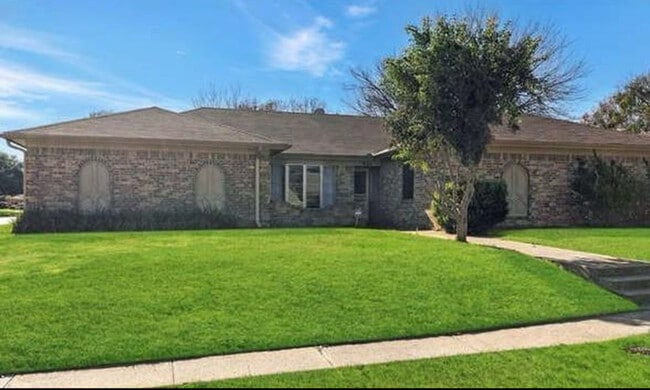 property at 901 Forest Trail Ct