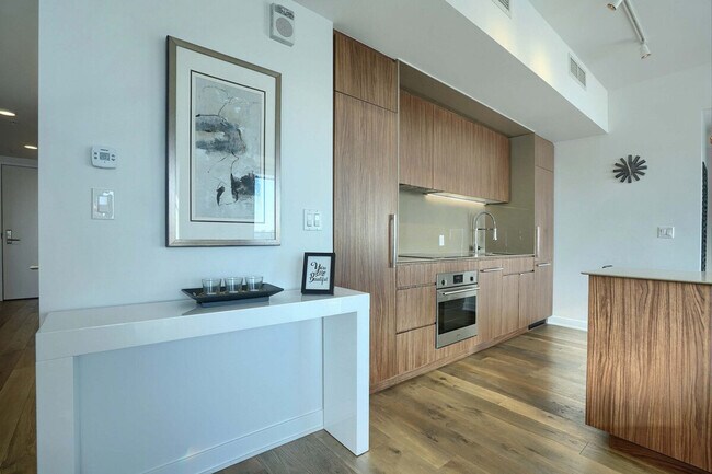 1055 Rue de la Montagne, Unit SI ID1261777P in Montréal, QC - Building Photo - Building Photo