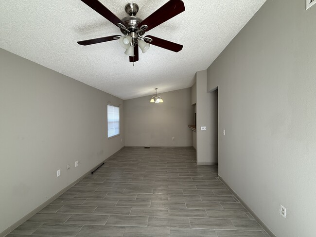 1958 Crystal Grove Dr, Unit Apt 4 in Lakeland, FL - Building Photo - Building Photo