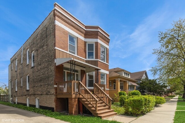 property at 1221 S Lombard Ave
