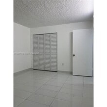 10975 SW 107th St in Miami, FL - Foto de edificio - Building Photo