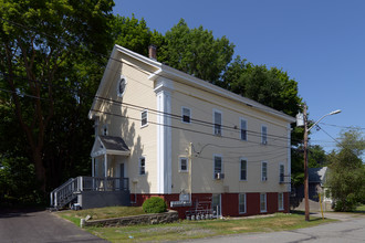 73 Bank St in Abington, MA - Foto de edificio - Building Photo