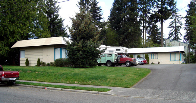 5815 202nd St SW in Lynnwood, WA - Foto de edificio - Building Photo