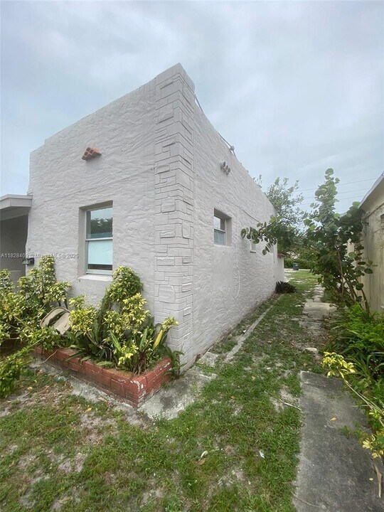2014 Funston St in Hollywood, FL - Building Photo