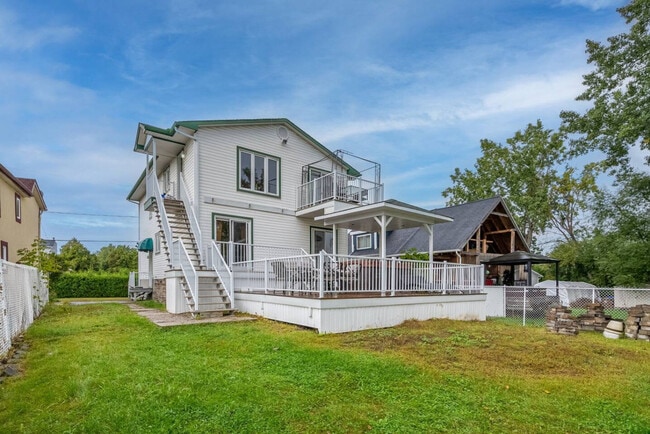 306 Rue Riviera in Gatineau, QC - Building Photo - Building Photo