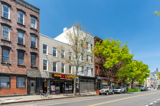 1073 Manhattan Ave in Brooklyn, NY - Building Photo - Building Photo