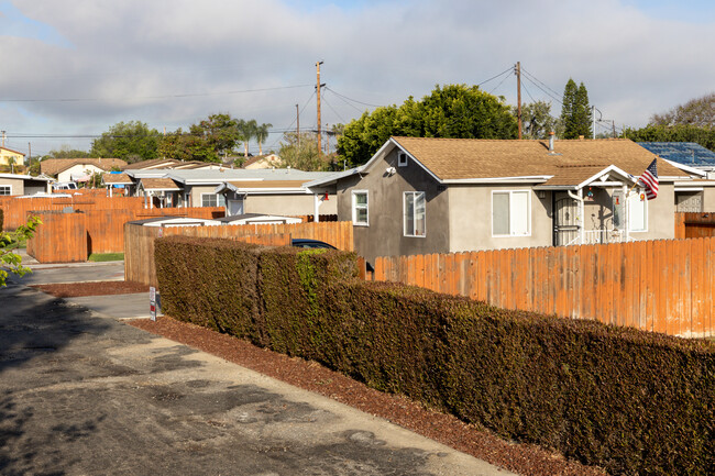 12211 Inez St in Whittier, CA - Foto de edificio - Building Photo