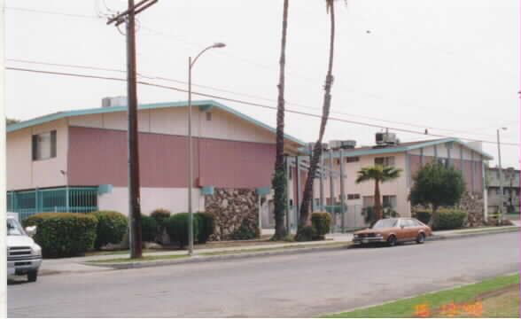 8710 Kester Ave in Van Nuys, CA - Building Photo