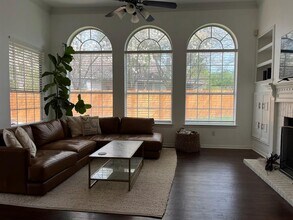 2934 Sussex Gardens Ln in Austin, TX - Building Photo - Building Photo