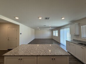 4410 W Ave J-6 in Lancaster, CA - Building Photo - Building Photo