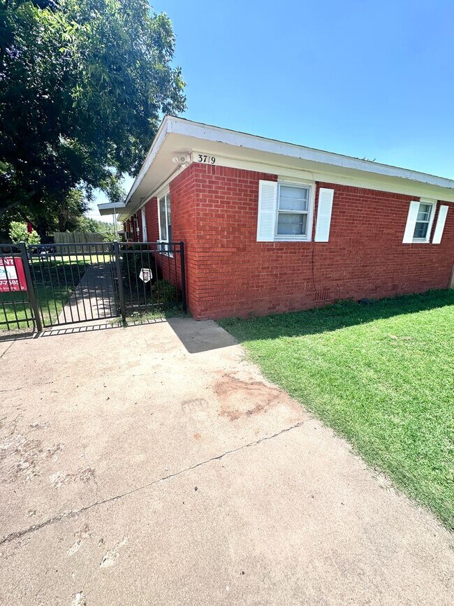 3719 30th St in Lubbock, TX - Building Photo - Building Photo