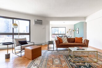 300 E 51st St in New York, NY - Foto de edificio - Building Photo