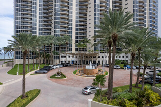 The Pinnacle in Sunny Isles Beach, FL - Building Photo - Building Photo