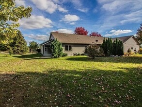 144 N Pleasant View Rd, Unit Condo in Plymouth, WI - Foto de edificio - Building Photo