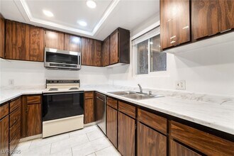 1675 Jupiter Ct in Las Vegas, NV - Building Photo - Building Photo